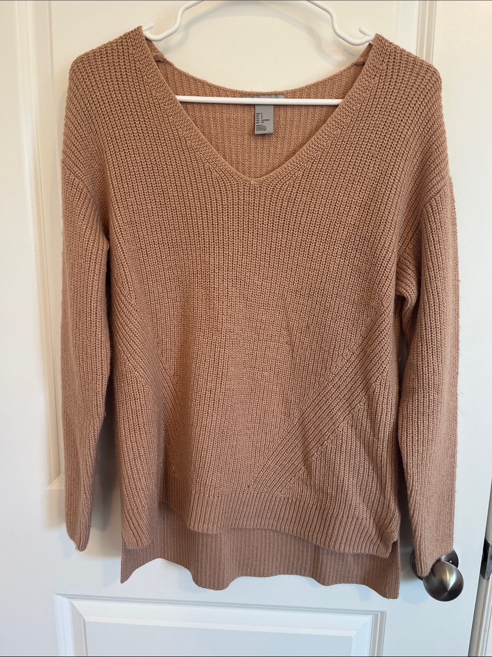 H&M Women's V-Neck Sweater in Light Pink